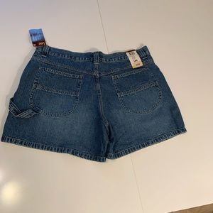 Lee women’s size 16M carpenter shorts.